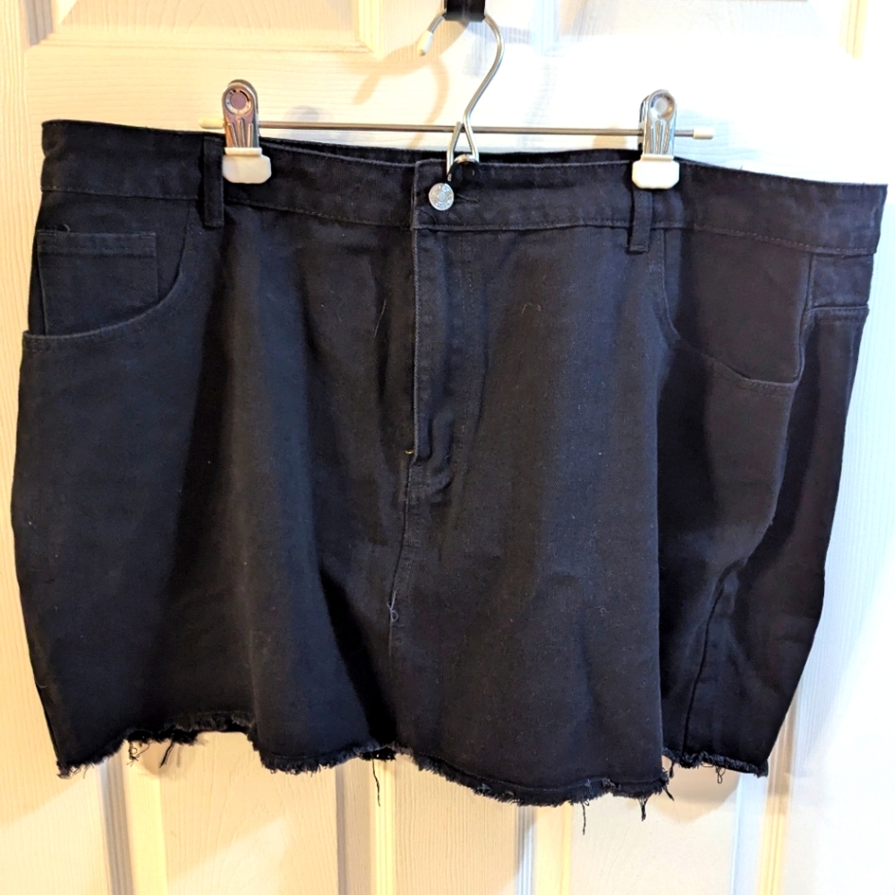 SHEIN Black Denim Skirt